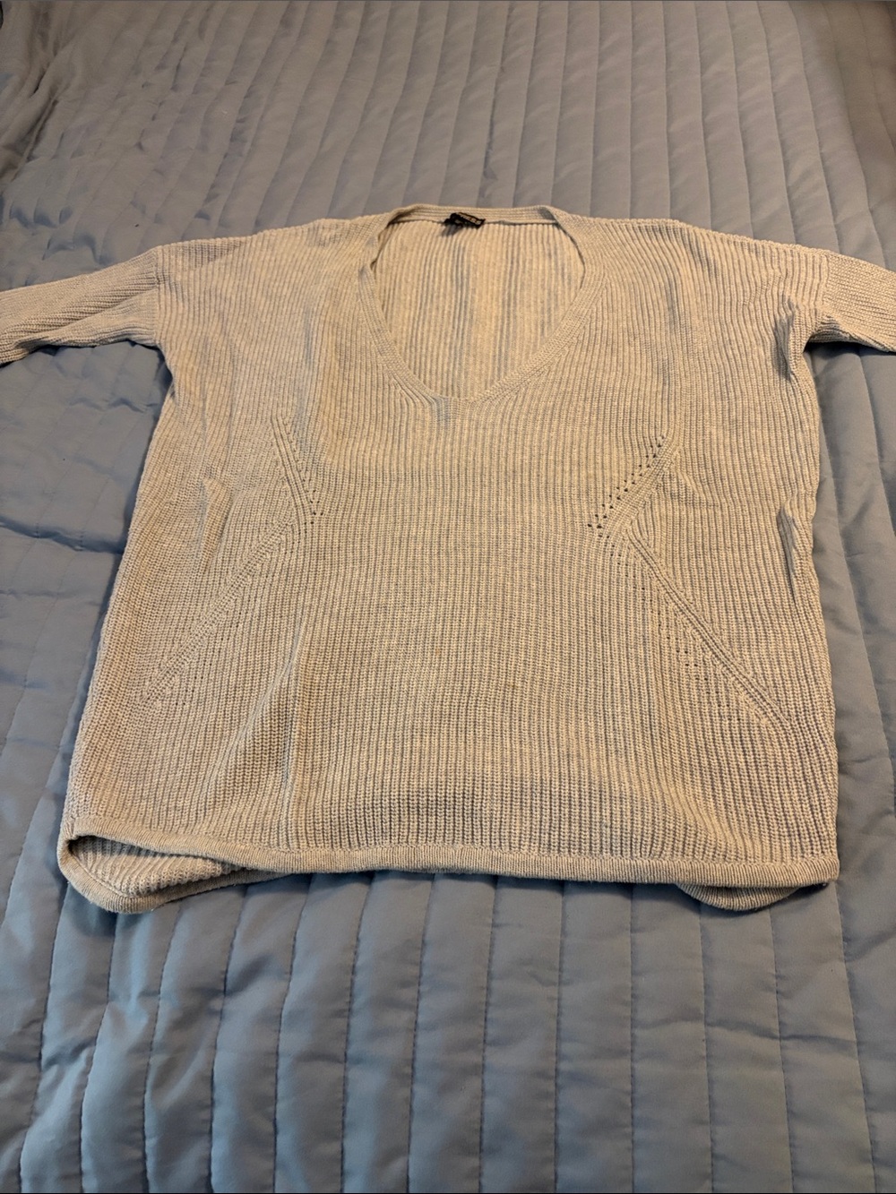 Express Women's V-Neck Sweater in Light Cream Knit